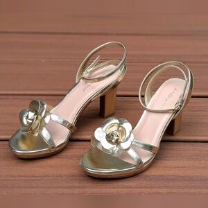 Andiamo Gold Women Strappy Heels with Floral Detail Size 7 NWOT.
